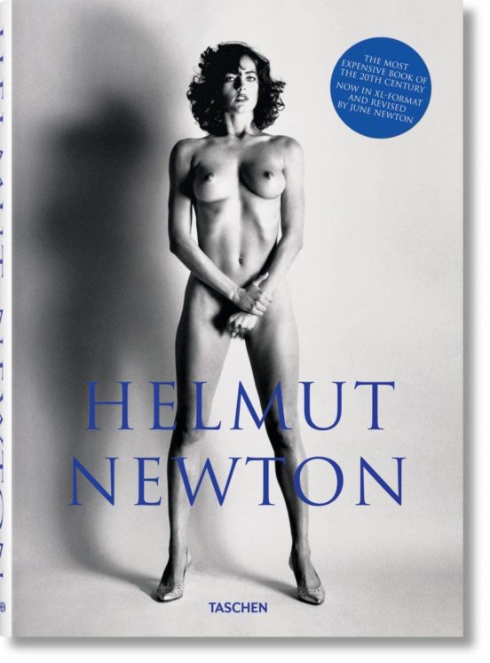 HELMUT NEWTON. CON EXHIBIDOR